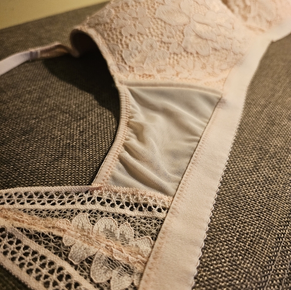 Adore Me Lace Bra - Picture 4 of 7